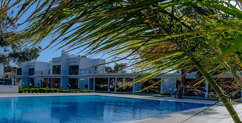 Cosmopolis Multi-Venue Aparthotel Larnaca Esterno foto
