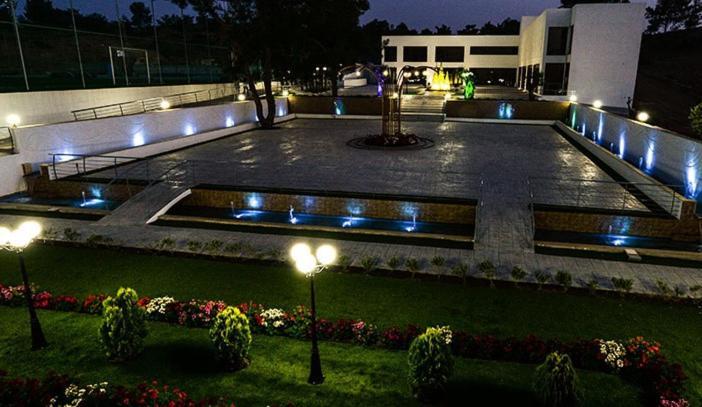 Cosmopolis Multi-Venue Aparthotel Larnaca Esterno foto