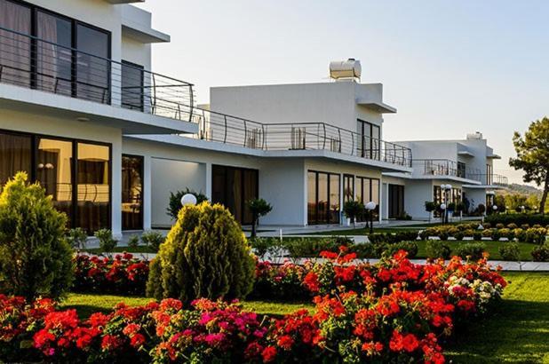 Cosmopolis Multi-Venue Aparthotel Larnaca Esterno foto