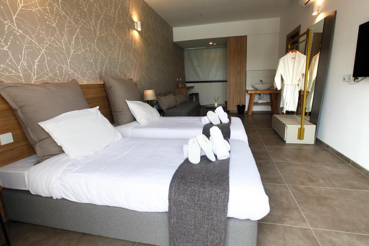 Cosmopolis Multi-Venue Aparthotel Larnaca Esterno foto