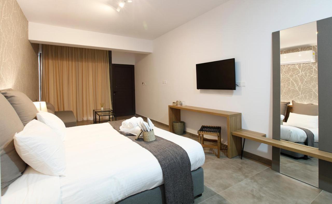 Cosmopolis Multi-Venue Aparthotel Larnaca Esterno foto