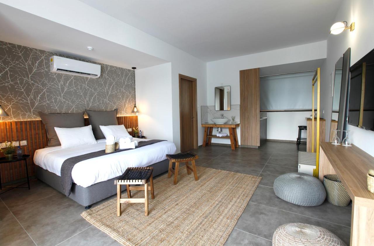 Cosmopolis Multi-Venue Aparthotel Larnaca Esterno foto