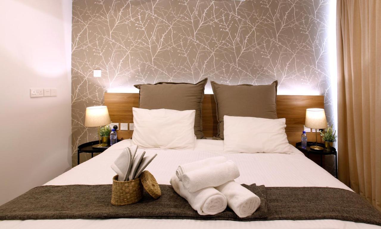 Cosmopolis Multi-Venue Aparthotel Larnaca Esterno foto