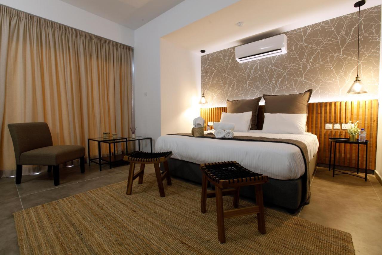 Cosmopolis Multi-Venue Aparthotel Larnaca Esterno foto