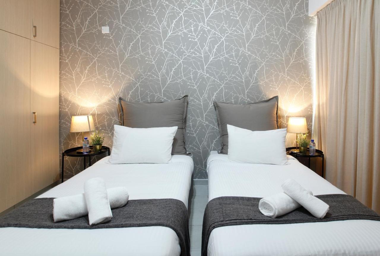 Cosmopolis Multi-Venue Aparthotel Larnaca Esterno foto