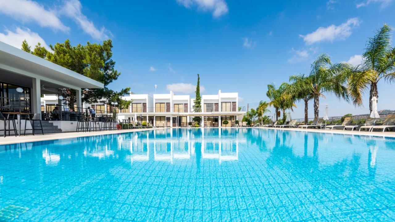 Cosmopolis Multi-Venue Aparthotel Larnaca Esterno foto